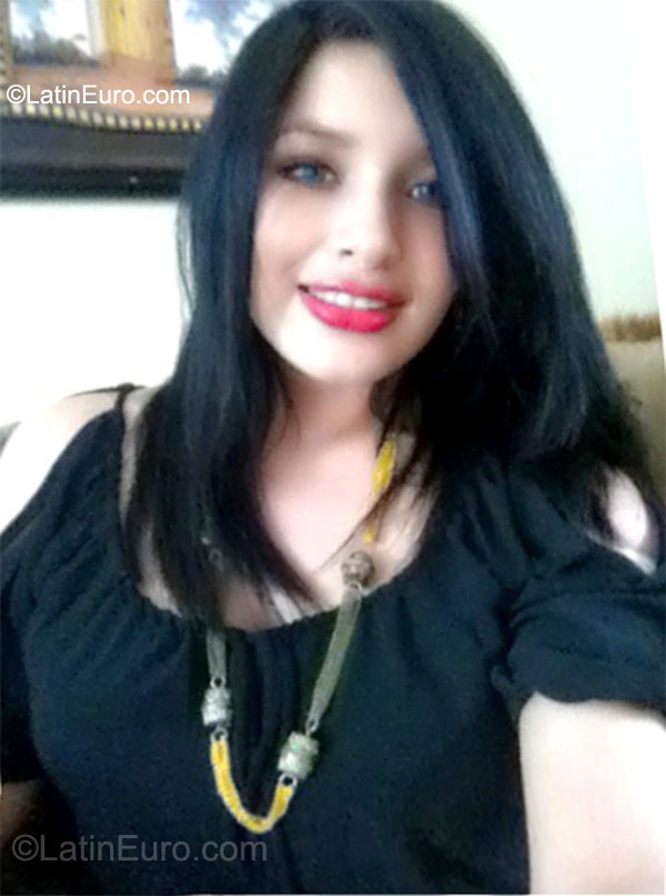 Date this passionate Honduras girl Gina from Tegucigalpa HN2291