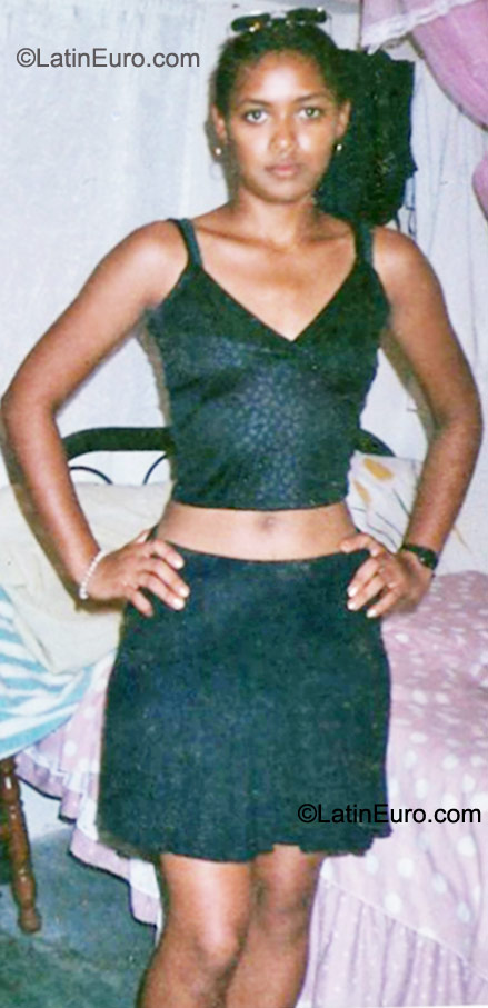 Date this nice looking Dominican Republic girl Glenys from Santo Domingo DO10324
