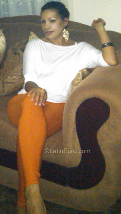 Date this voluptuous Dominican Republic girl Noemi from Bonao DO10346