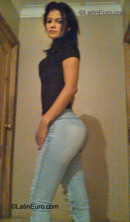 Date this charming Ecuador girl Hanna77 from Guayaguil EC142