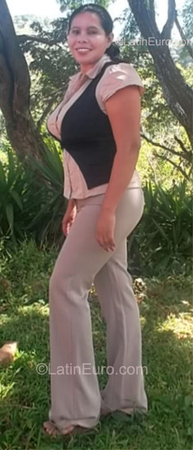 Date this hot El Salvador girl Sonia from El Salvador SV34