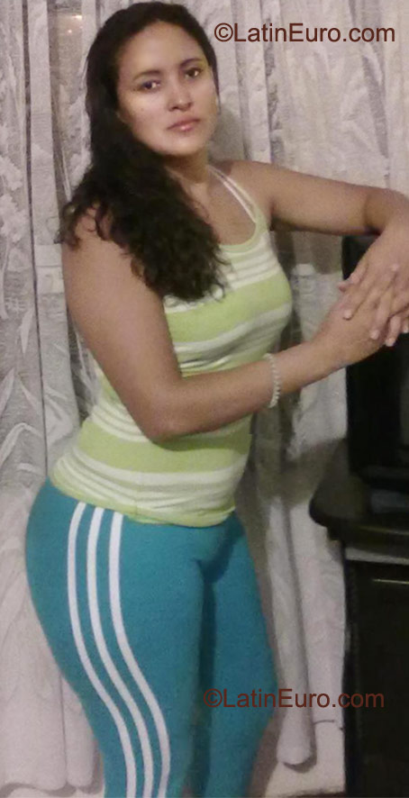 Date this foxy Colombia girl Zayda from Cali CO9320