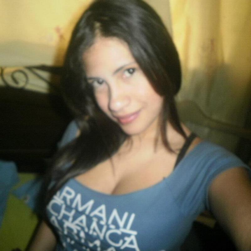 Date this nice looking Colombia girl Andrea from Cali CO9386