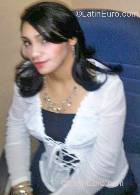 Date this sultry Dominican Republic girl Michelle from Santo Domingo DO10417