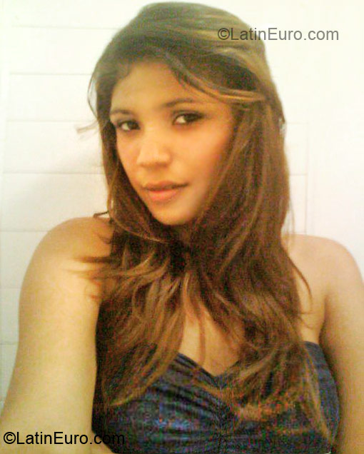 Date this charming Colombia girl Gina from Barranquilla CO9405