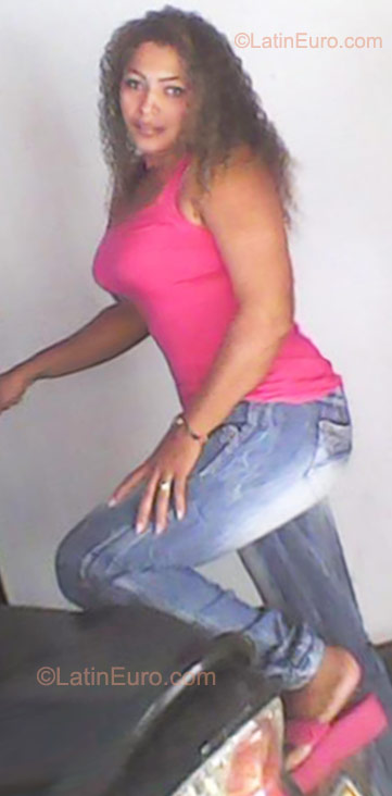 Date this foxy Colombia girl Lucidia from Buga CO9407