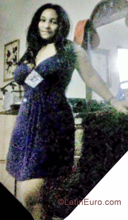 Date this stunning Colombia girl Mary Carmen from Santiago CO9517