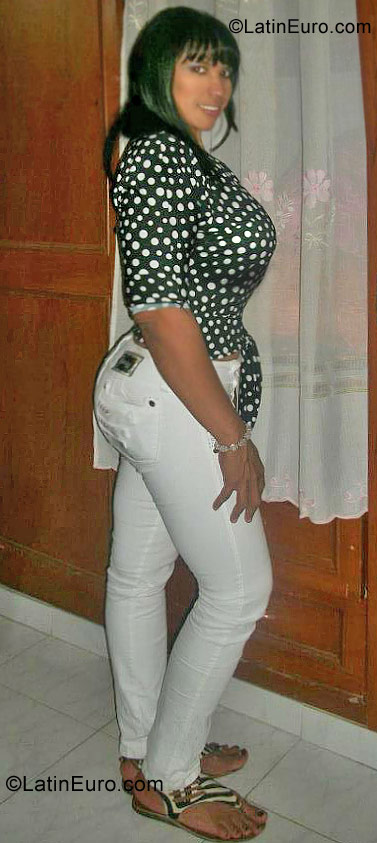 Date this nice looking Colombia girl Olga from Cali CO9520