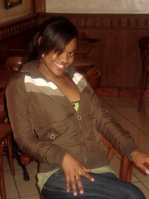 Date this foxy Indonesia girl Sharonslove from Jarkata ID22