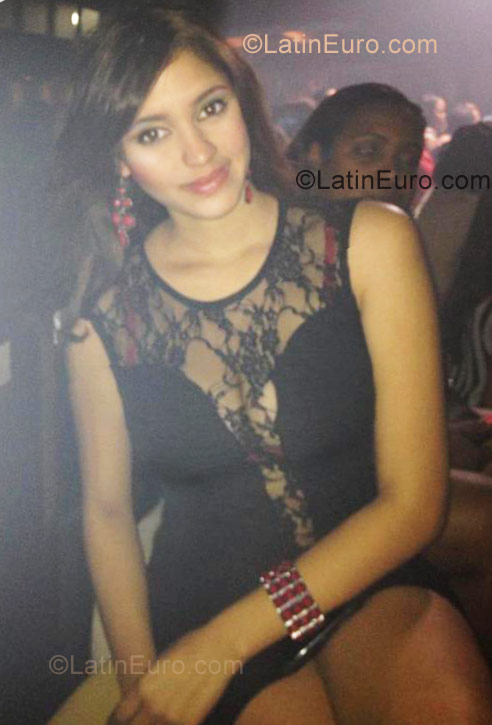 Date this sultry Dominican Republic girl Ambar from Santiago DO10541