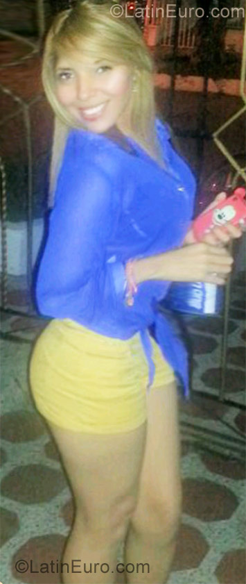Date this sultry Colombia girl Dina from Barranquilla CO9574