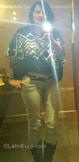 Date this fun United States girl Valery from Phoenix BR6505