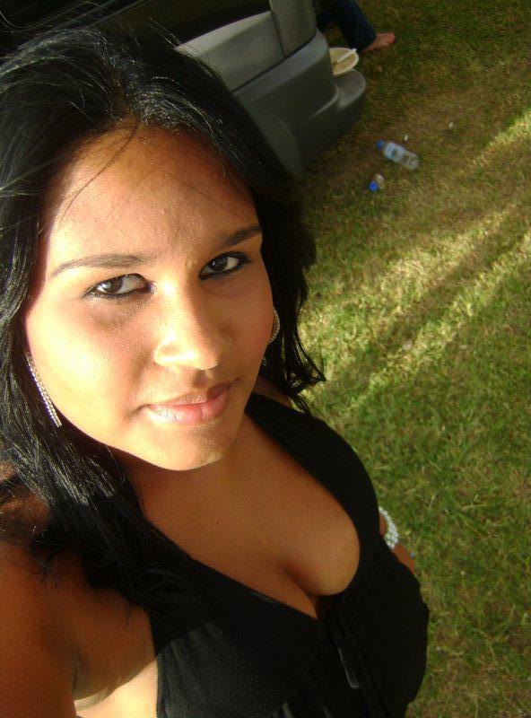 Date this happy Brazil girl Rafaella from Cuiaba BR6518