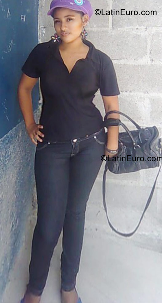 Date this nice looking Honduras girl Katerin from San Pedro Sula HN622
