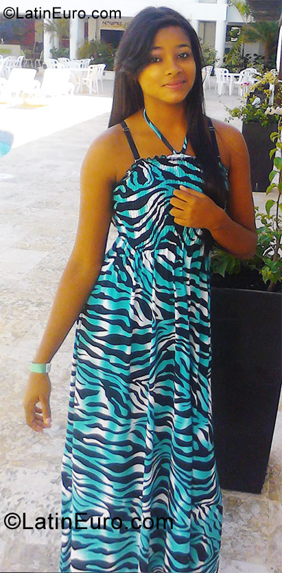 Date this sensual Dominican Republic girl Ana from Santiago DO10617
