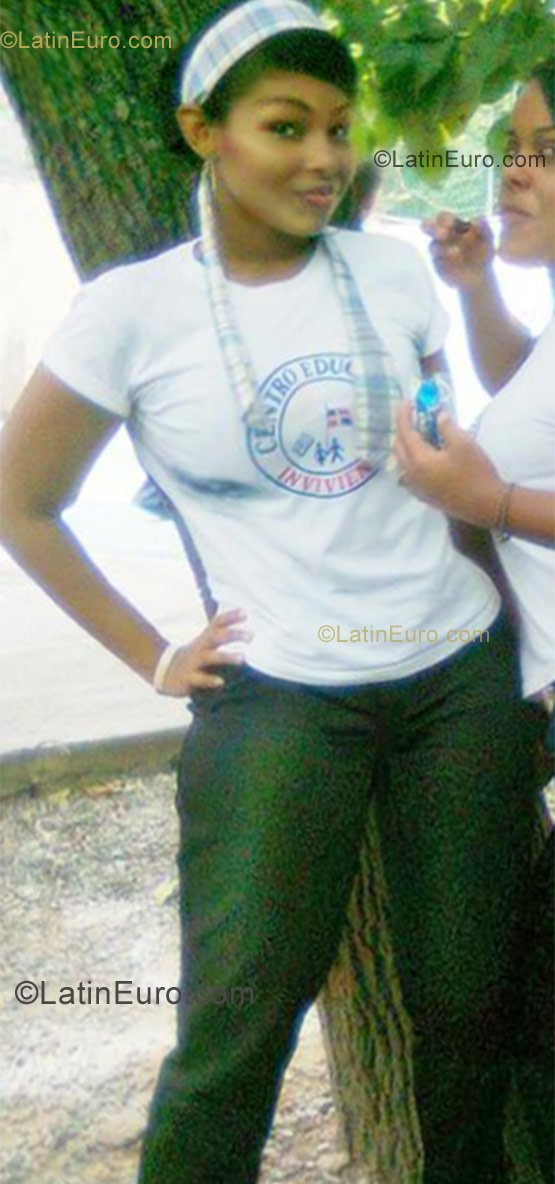 Date this athletic Dominican Republic girl Alexandra from Santo Domingo DO10640