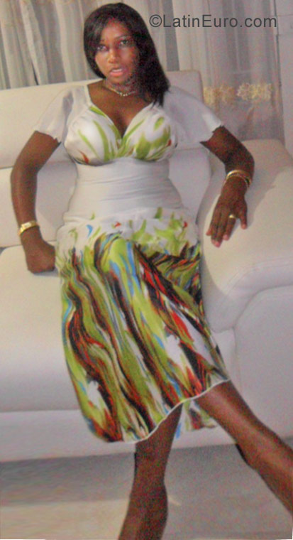Date this charming Colombia girl Nelly from Cali CO9681