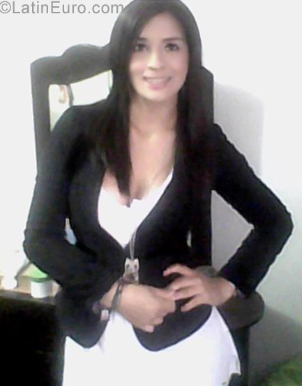 Date this beautiful Colombia girl Vanessa1990 from Bogota CO9711