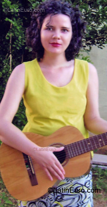 Date this happy Brazil girl Ana from BAURU BR6613