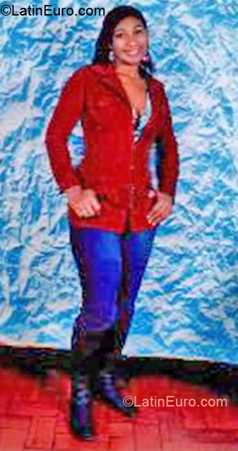 Date this young Colombia girl Densi from Bogota CO9728