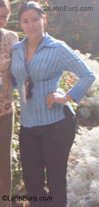Date this attractive Colombia girl Claudia from Bogota CO9735