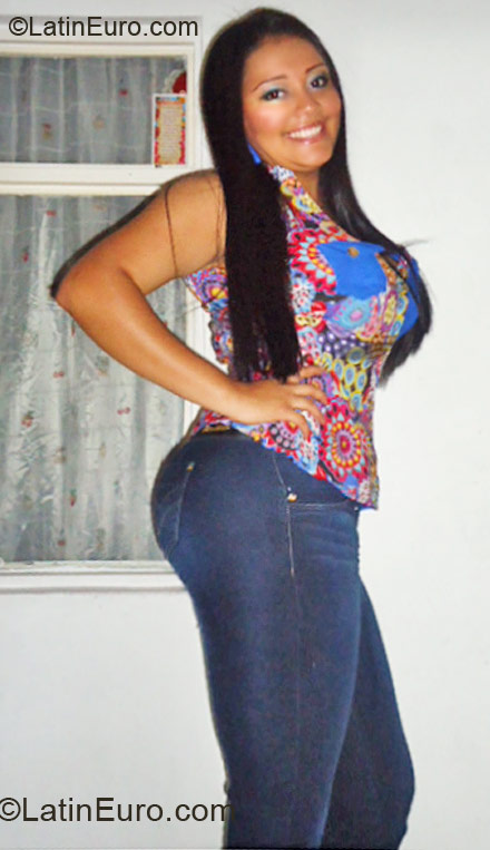 Date this georgeous Colombia girl Andrea from Cali CO9774