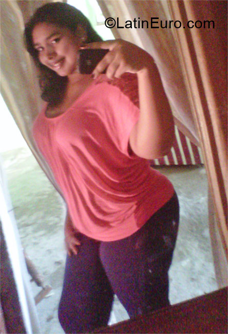 Date this sultry Dominican Republic girl Madelin from Montecristi DO10703