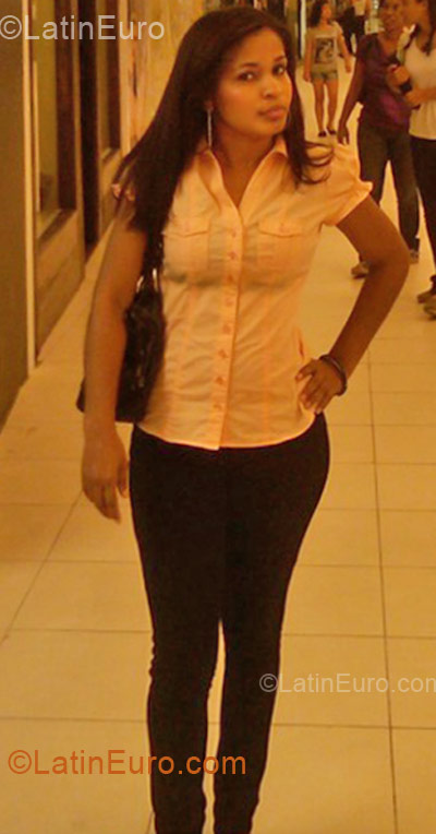 Date this sultry Dominican Republic girl Amaya from Moca DO10728