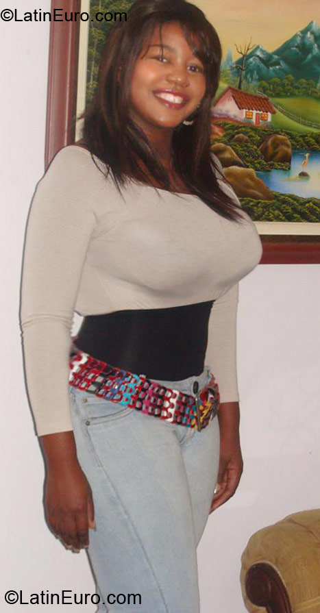 Date this hard body Colombia girl Victoria from Cali CO10153