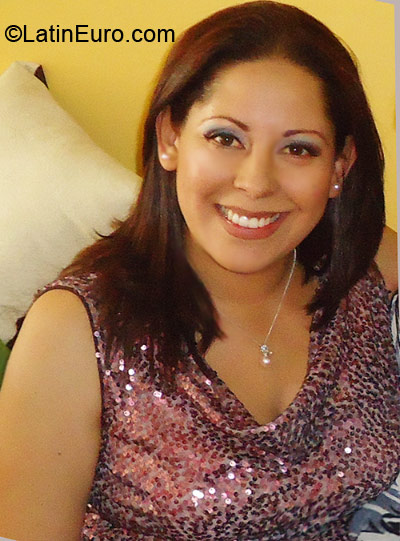 Date this young Colombia girl Xiomara from Bogota CO9840