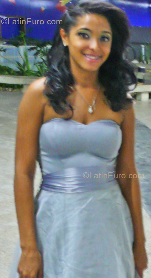 Date this lovely Brazil girl Renata from Recife BR6625