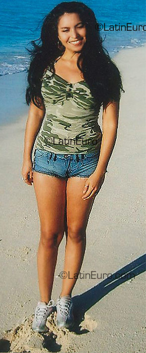 Date this attractive United States girl Julia from Miami US12650