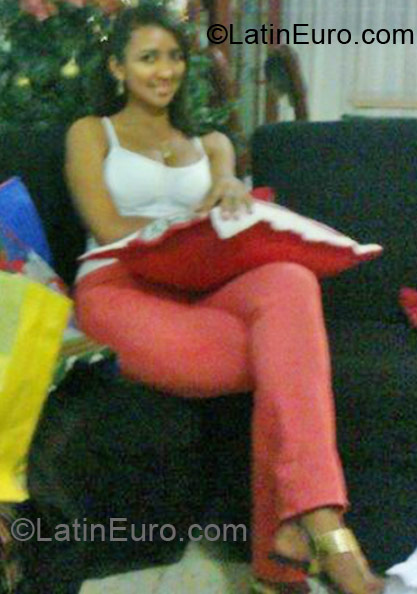 Date this attractive Colombia girl Cristina Isabel from Cali CO9883