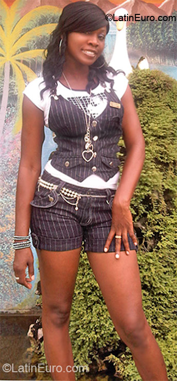 Date this tall Jamaica girl Deli from Montego Bay JM490