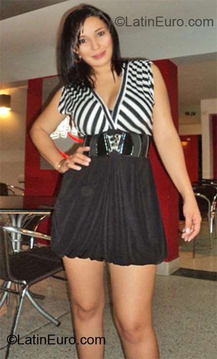 Date this attractive Colombia girl Erika from Cucuta CO9911
