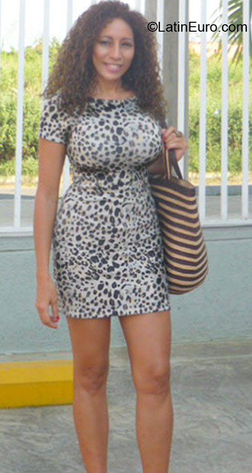 Date this good-looking Colombia girl Cecilia from Bogota CO9914