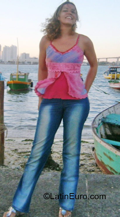 Date this beautiful Brazil girl Flavia from Vitoria BR8239