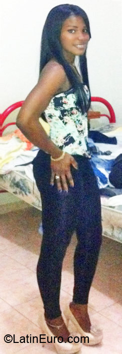 Date this charming Dominican Republic girl Dalila from Santo Domingo DO10812