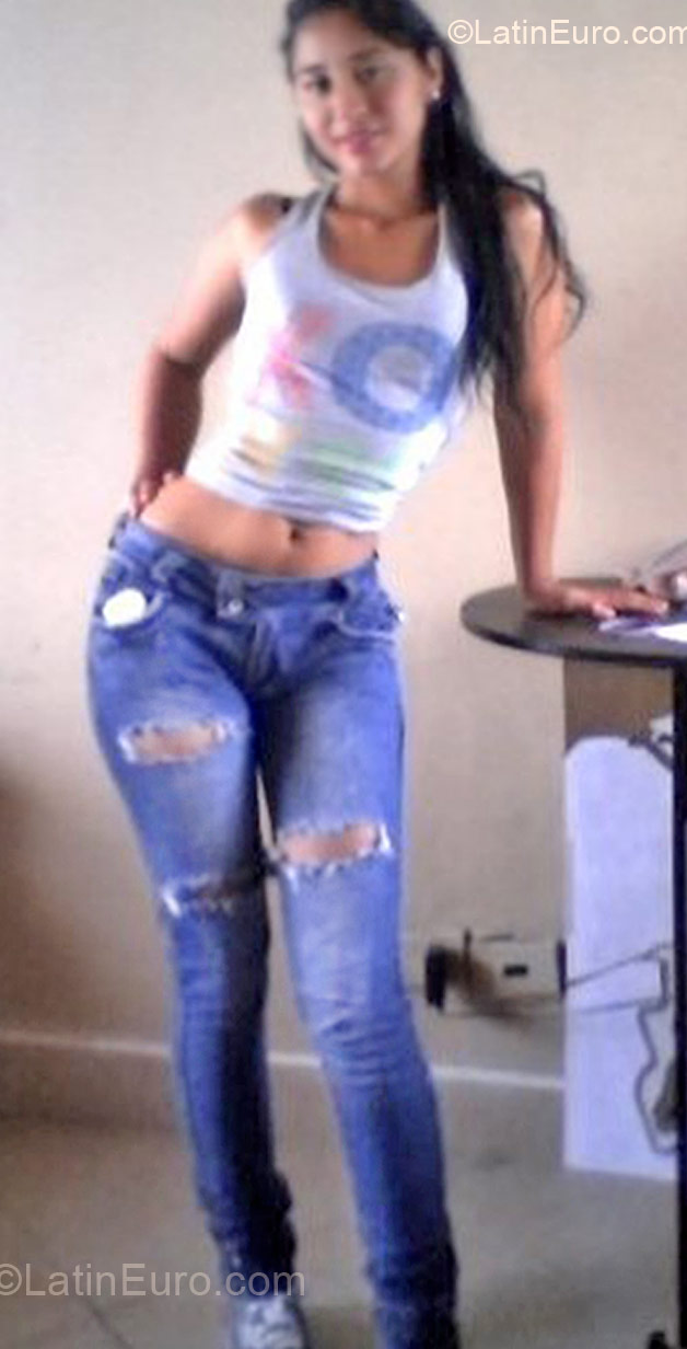Date this hot Colombia girl Paula from Pereira CO10011