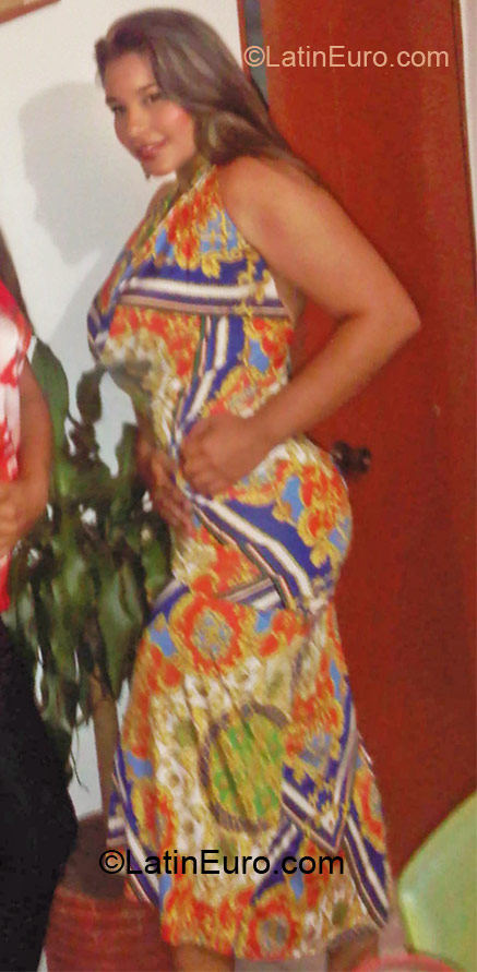 Date this nice looking Colombia girl Tatiana from Bogota CO10018