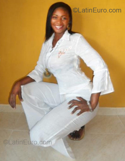 Date this delightful Colombia girl Maria from Cali CO10021