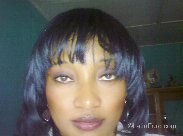 Date this athletic Cameroon girl Sanerges from Yaounde CM128