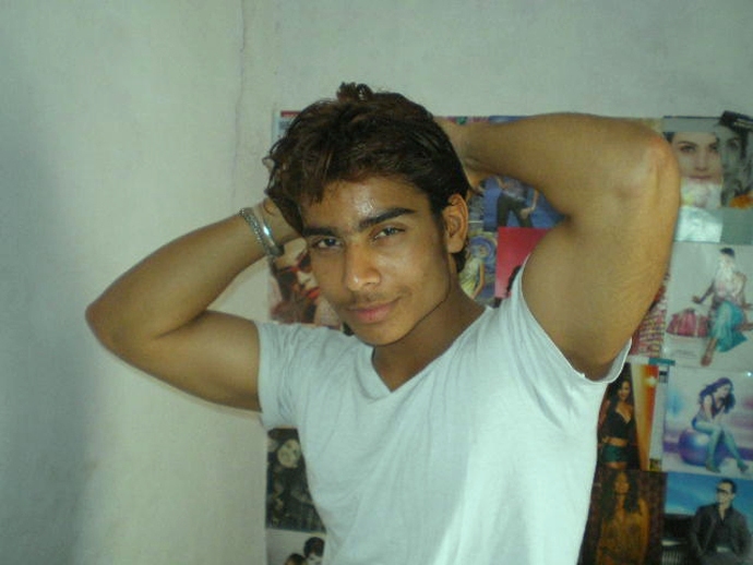 Date this foxy India man Hellodis from Bhubaneswar IN212