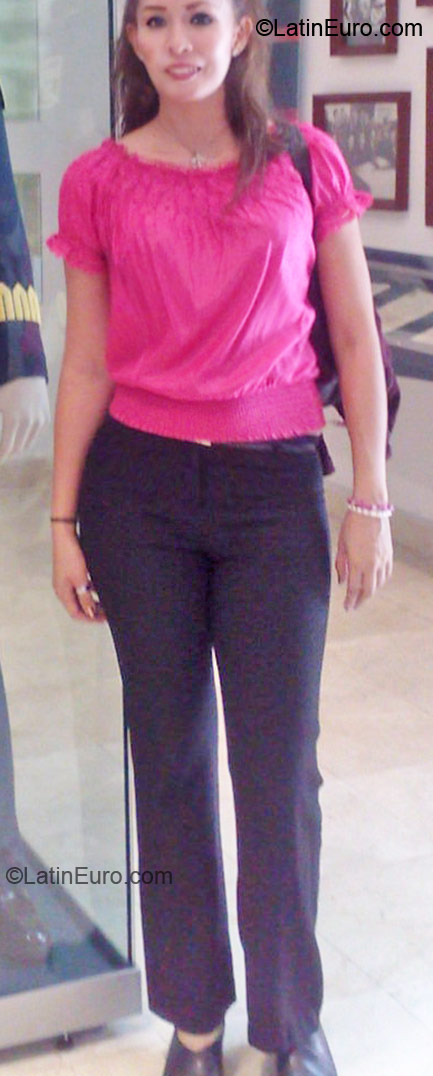 Date this athletic Mexico girl Yvett25 from Celaya MX686