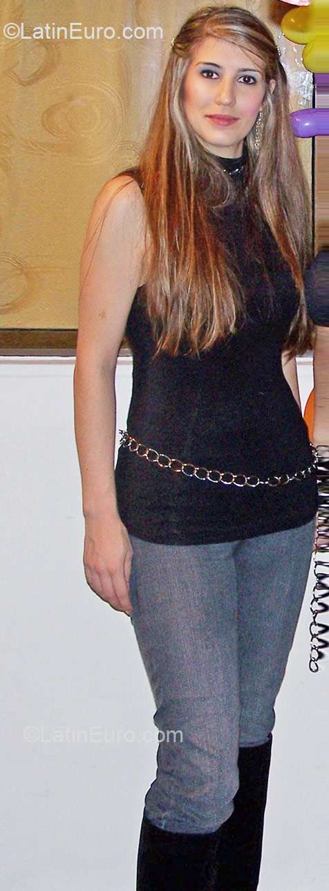 Date this young Colombia girl Karen from Medellin CO10045