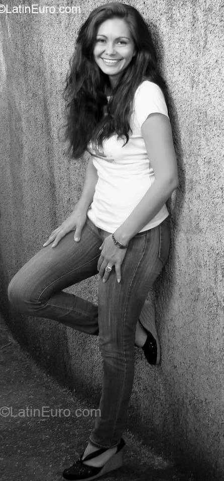 Date this athletic Costa Rica girl Maylen from San Jose CR225