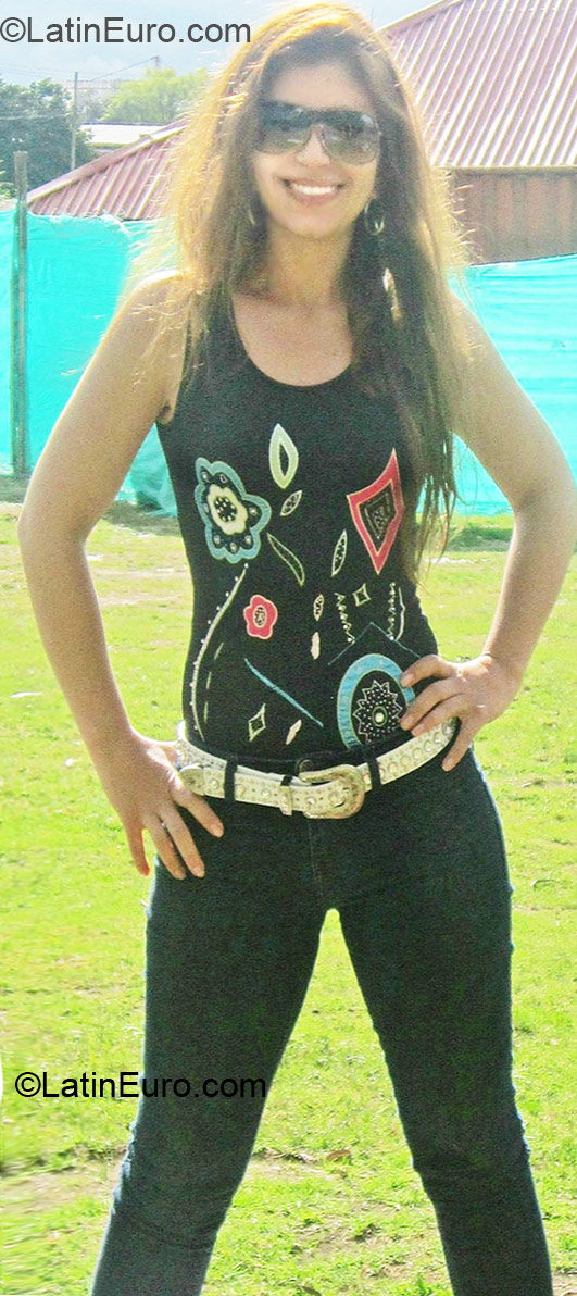Date this beautiful Colombia girl Mercedes from Bogota CO10075