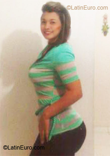 Date this young Colombia girl Maleja26 from Barranquilla CO10107