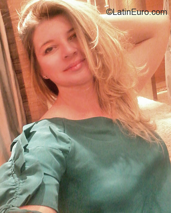 Date this fun Brazil girl Danielli from Curitiba BR6671