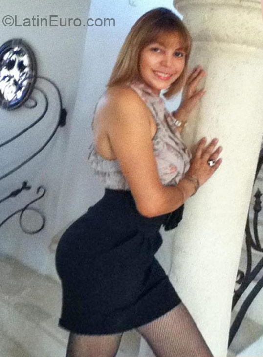 Date this young Dominican Republic girl Ninoska from Santo Domingo DO19693